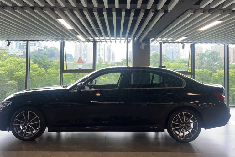 宝马3系 2022款 改款 320Li M运动套装车身外观6003