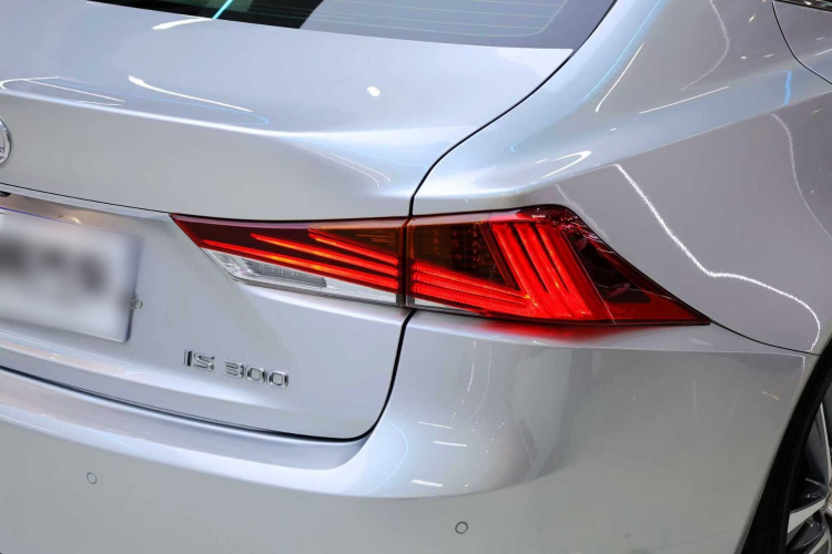 雷克萨斯IS 2017款 300 锋尚版车身外观6012