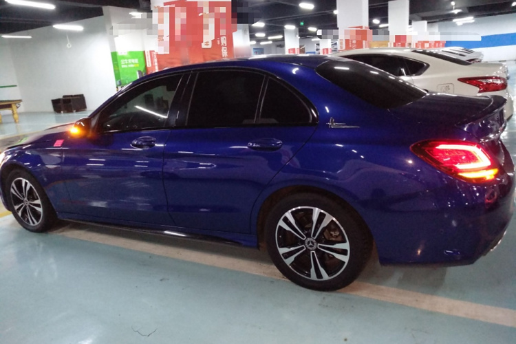 奔驰C级 2019款 C 260 运动版车身外观4