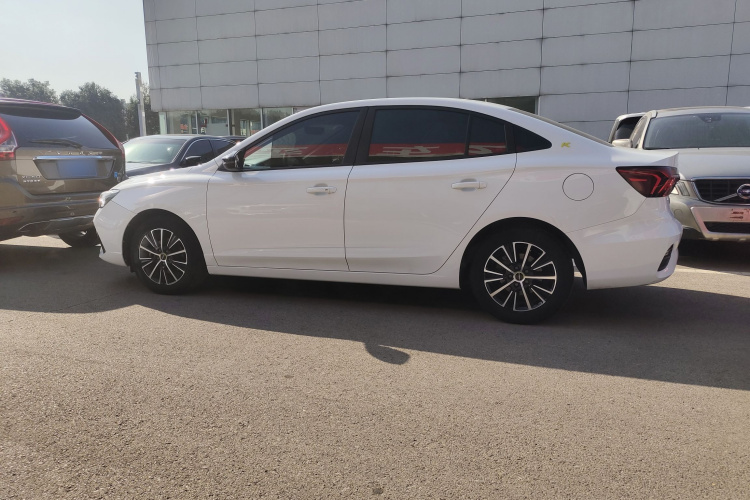 荣威i5 2021款 1.5L CVT黑金版车身外观6011