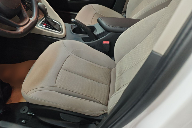 别克 英朗 2015款 15N 自动精英型中控内饰19