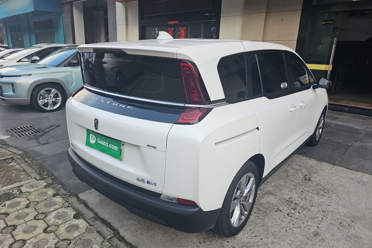 奔腾NAT 2023款 PRO 舒享出行换电版 401km车身外观6005