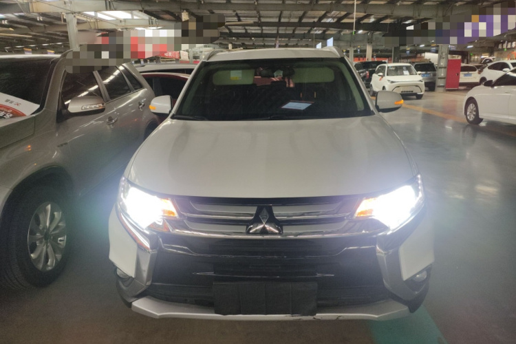 三菱 欧蓝德 2018款 2.0L 两驱荣耀版 5座车身外观2