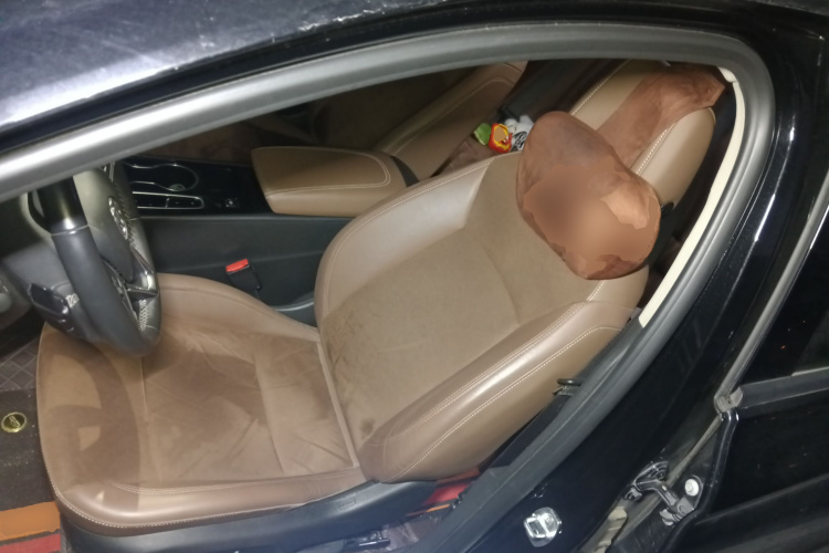 别克 君威 2020款 552T 豪华型中控内饰19