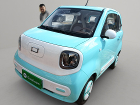 奔腾小马 2026款 222km 炫彩马