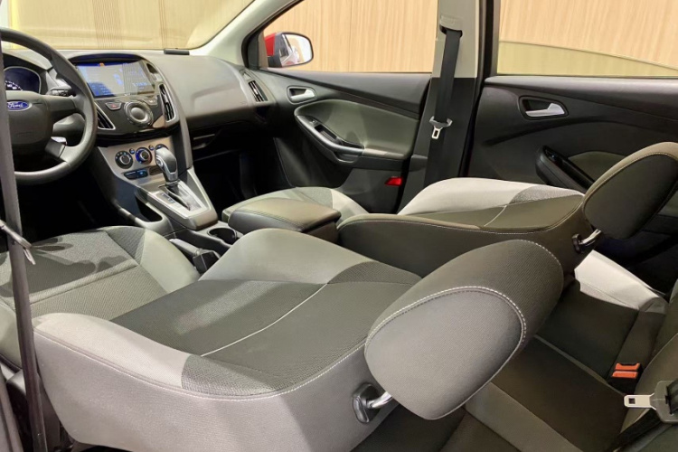 福特 福克斯 2012款 两厢 1.6L 自动舒适型中控内饰7005