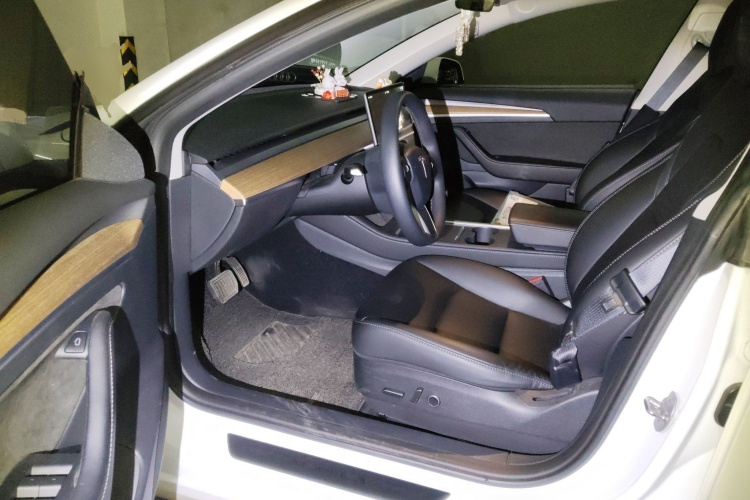 特斯拉 Model 3 2022款 后轮驱动版中控内饰20