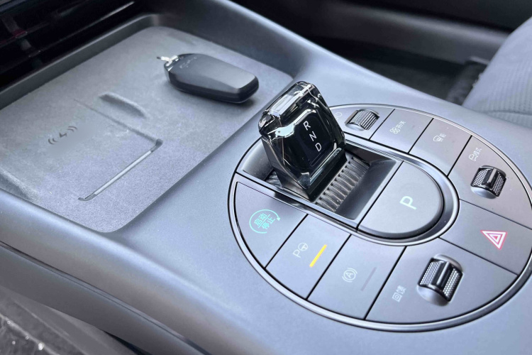 比亚迪 海豹 2025款 改款 600四驱智驾版中控内饰7005