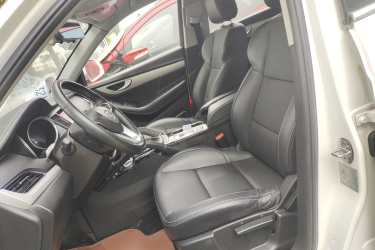 众泰SR7 2016款 1.5T CVT魔方之路版 国V中控内饰19