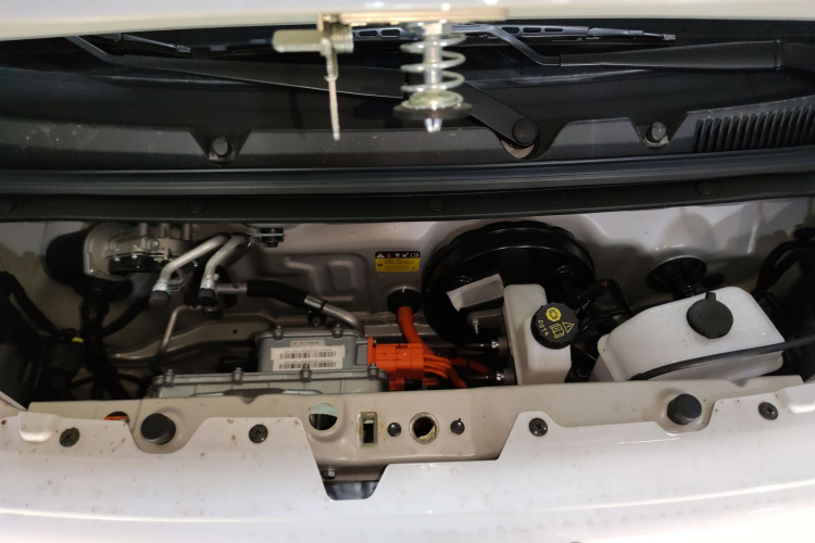 五菱汽车 宏光MINIEV 2024款 第三代 215km 青春版机舱底盘24