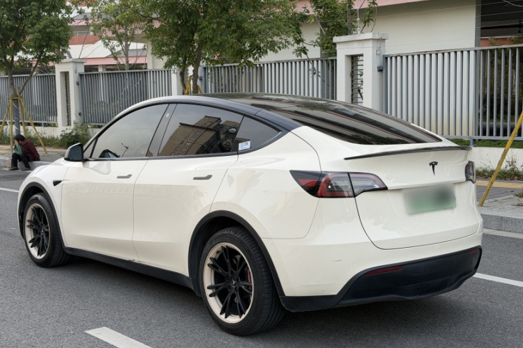特斯拉 Model Y 2022款 改款 长续航全轮驱动版车身外观6006