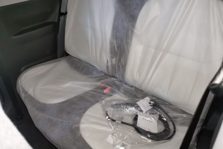 吉利银河 2025款 210km 熊猫卡丁中控内饰21