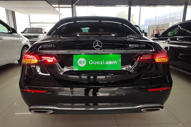 奔驰E级 2023款 改款 E 300 L 时尚型车身外观6