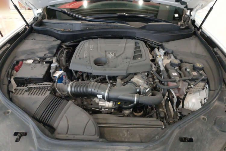 玛莎拉蒂 Levante 2022款 2.0T GT锋芒版机舱底盘24