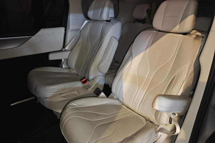 别克GL8新能源 2024款 陆尊 智享版 7座中控内饰21