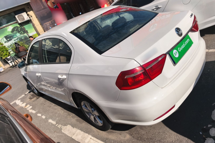 大众 朗逸 2013款 改款经典 1.6L 手动风尚版车身外观4