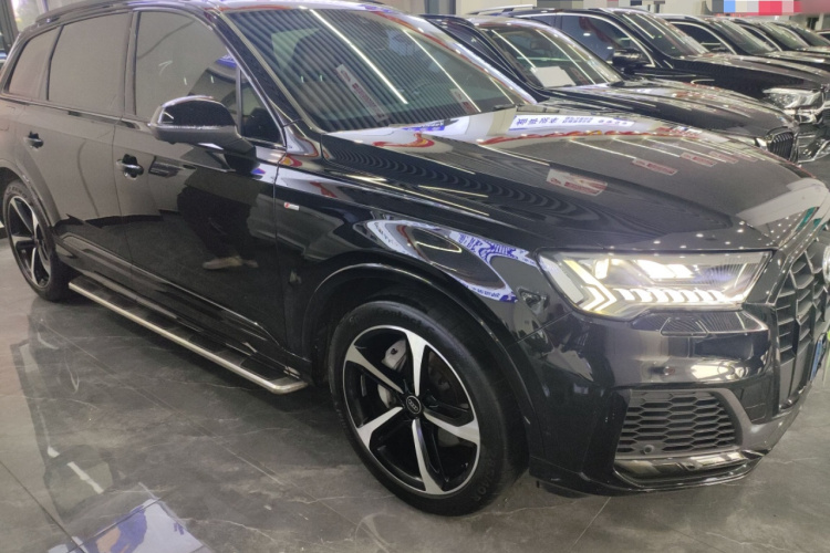 奥迪Q7 2023款 55 TFSI quattro S line运动型车身外观6002