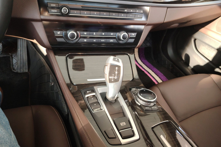 宝马5系 2014款 525Li 豪华设计套装中控内饰7005
