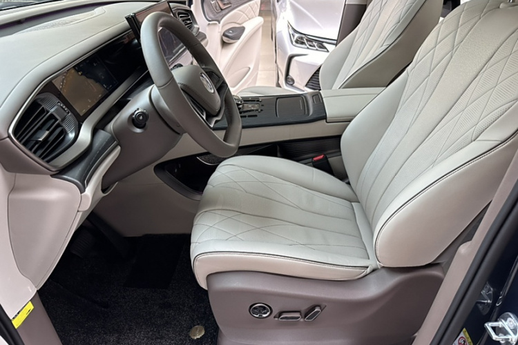 腾势D9 2022款 DM-i 970 四驱旗舰型局部细节19