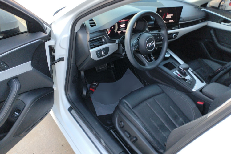 奥迪A4L 2020款 40 TFSI 时尚致雅型中控内饰7003