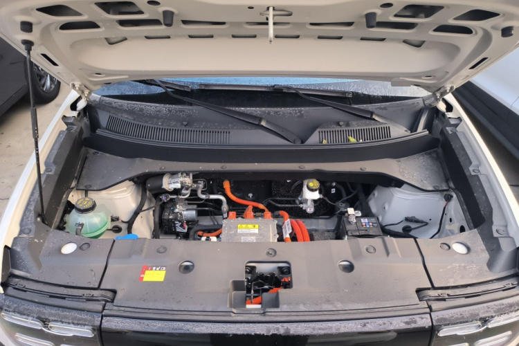 宝骏悦也Plus 2026款 301km旗舰版机舱底盘24