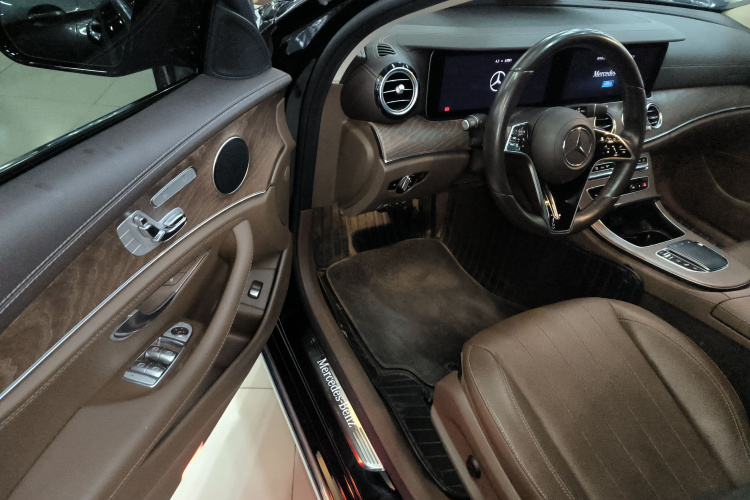 奔驰E级 2021款 改款 E 300 L 时尚型中控内饰20