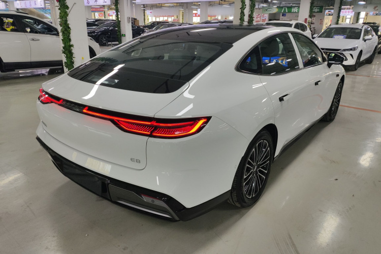 吉利银河 银河E8 2025款 575km 探索智驾版车身外观7