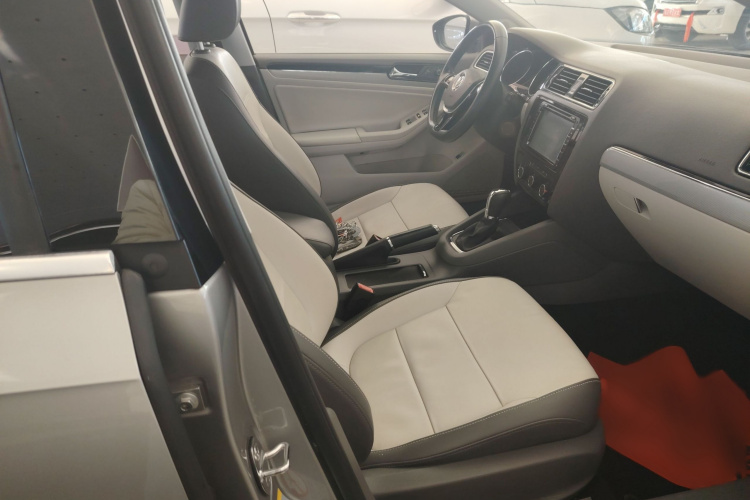 大众 速腾 2015款 1.6L 自动舒适型局部细节41