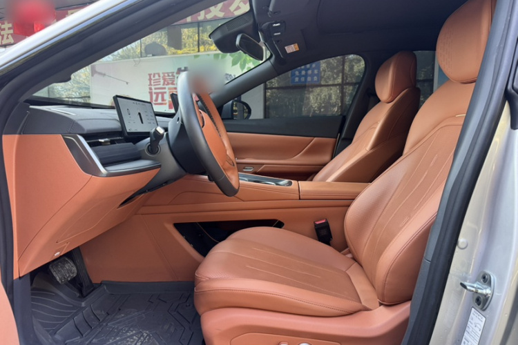 东风奕派 eπ007 2025款 纯电 565四驱Max领航版中控内饰7005