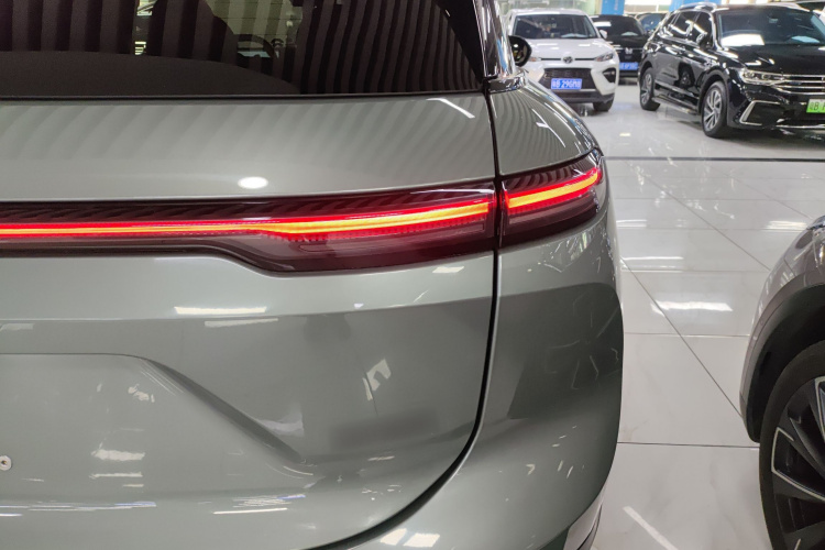 蔚来ES6 2023款 75kWh车身外观9