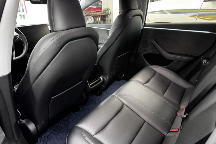 特斯拉 Model 3 2023款 长续航全轮驱动版中控内饰7001