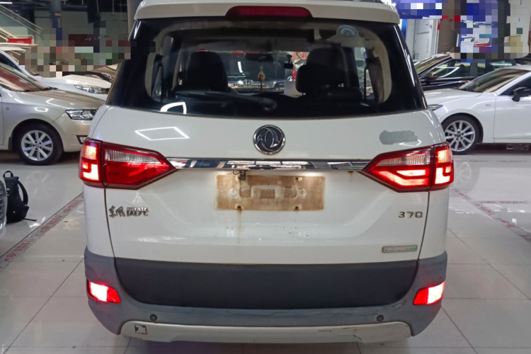 东风风光 风光370 2016款 1.5L 手动精英居家版 7座车身外观6