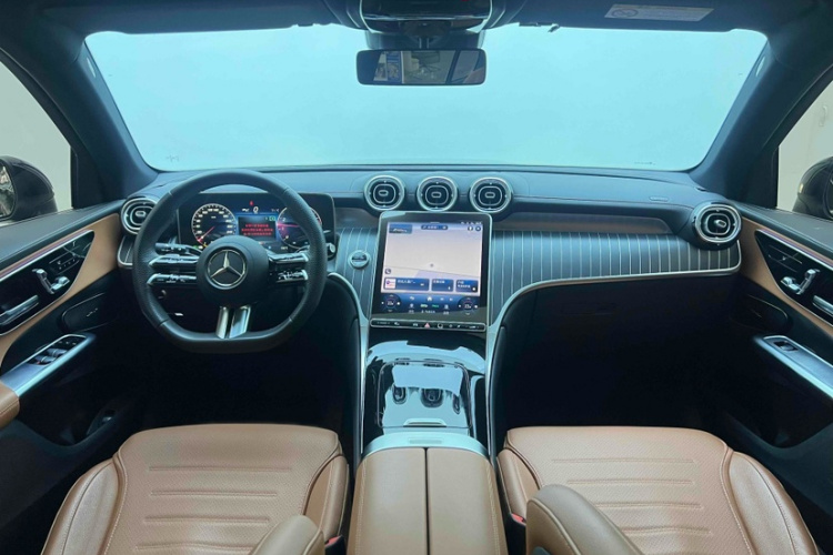 奔驰GLC 2023款 改款 GLC 260 L 4MATIC 豪华型 5座中控内饰7001