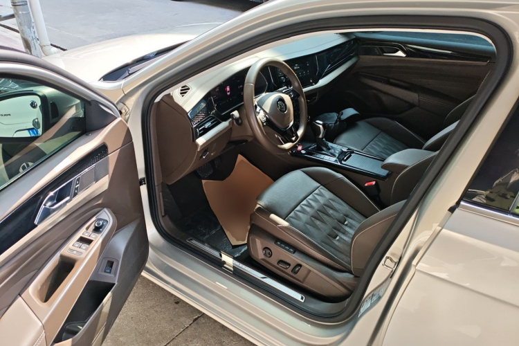 大众 帕萨特 2019款 380TSI 豪华版 国VI中控内饰20