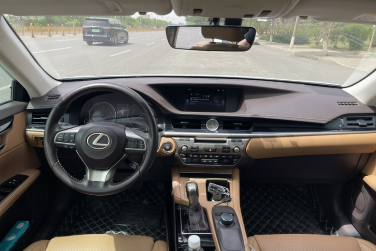 雷克萨斯ES 2015款 200 精英版中控内饰7001