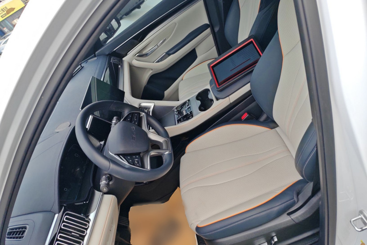 比亚迪 宋PLUS新能源 2023款 冠军版 DM-i 110KM 旗舰PLUS局部细节19