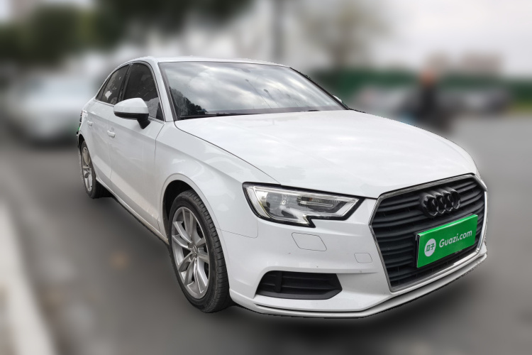 奥迪A3 2018款 30周年年型 Limousine 35 TFSI 进取型车身外观3