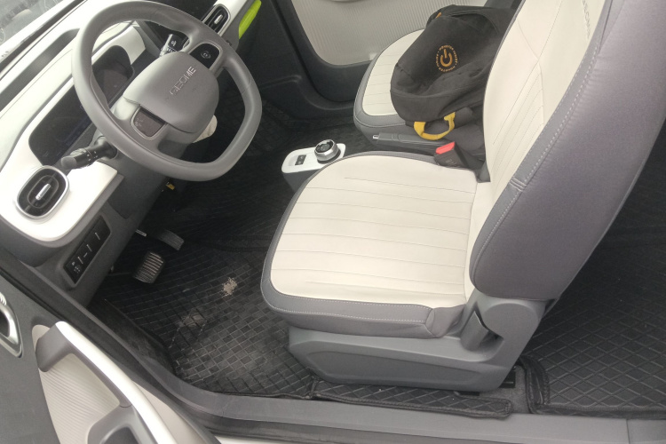 吉利银河 2025款 210km 熊猫卡丁中控内饰19