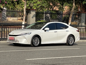 丰田 凯美瑞 2024款  双擎 2.0HG 尊贵版