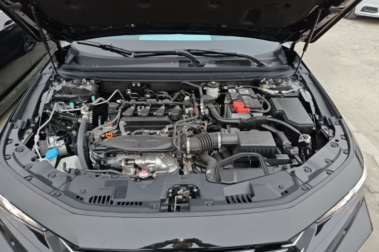 本田 雅阁 2025款 运动系列 260TURBO 尊贵版机舱底盘24