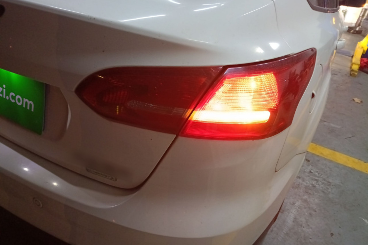 福特 福克斯 2017款 三厢 EcoBoost 125 自动超能风尚型智行版车身外观6006