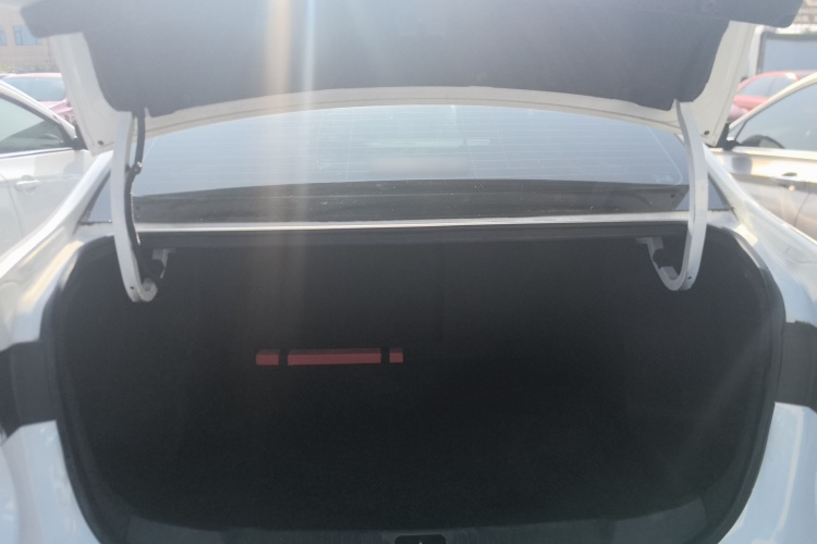 别克 英朗 2019款 18T 自动互联精英型 国VI机舱底盘23