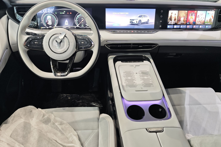 岚图汽车 岚图FREE 2025款 318 259km 四驱探索版中控内饰7002