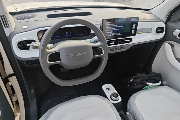 吉利银河 熊猫 2025款 210km 元气熊中控内饰12