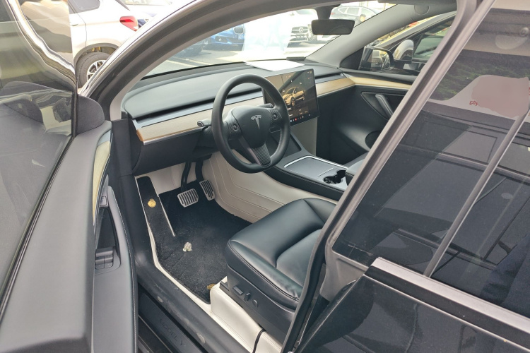 特斯拉 Model Y 2022款 后轮驱动版中控内饰7003