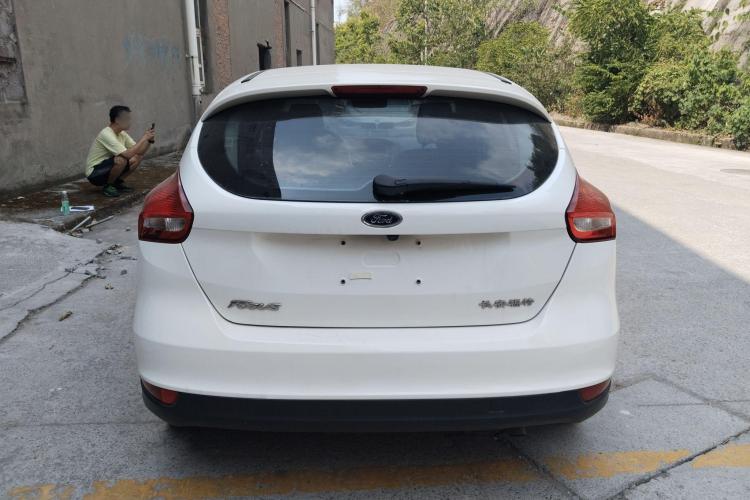 福特 福克斯 2018款 两厢经典 1.6L 自动舒适型智行版车身外观6