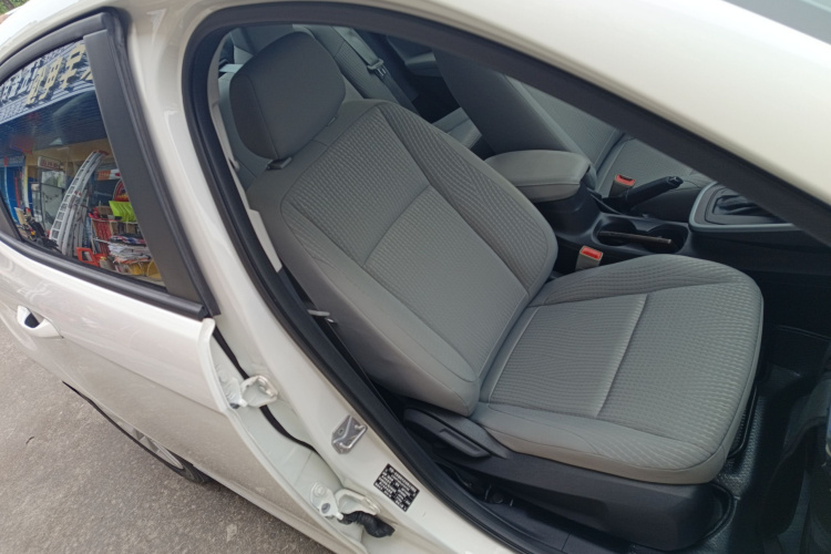 福特 福睿斯 2019款 1.5L 自动质享型局部细节41