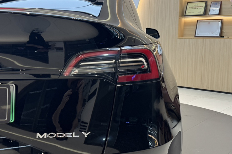 特斯拉 Model Y 2022款 长续航全轮驱动版车身外观6002