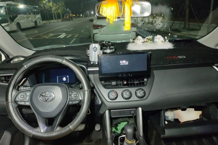 丰田 卡罗拉锐放 2023款 2.0L 先锋版中控内饰12