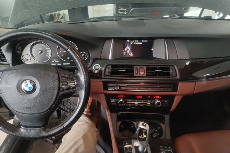 宝马5系 2014款 525Li 领先型中控内饰12